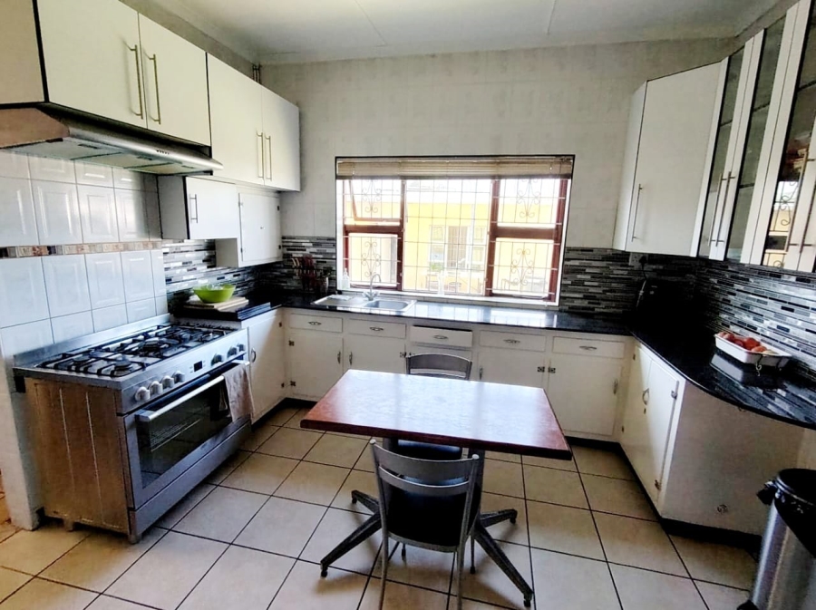 6 Bedroom Property for Sale in Baysville Eastern Cape